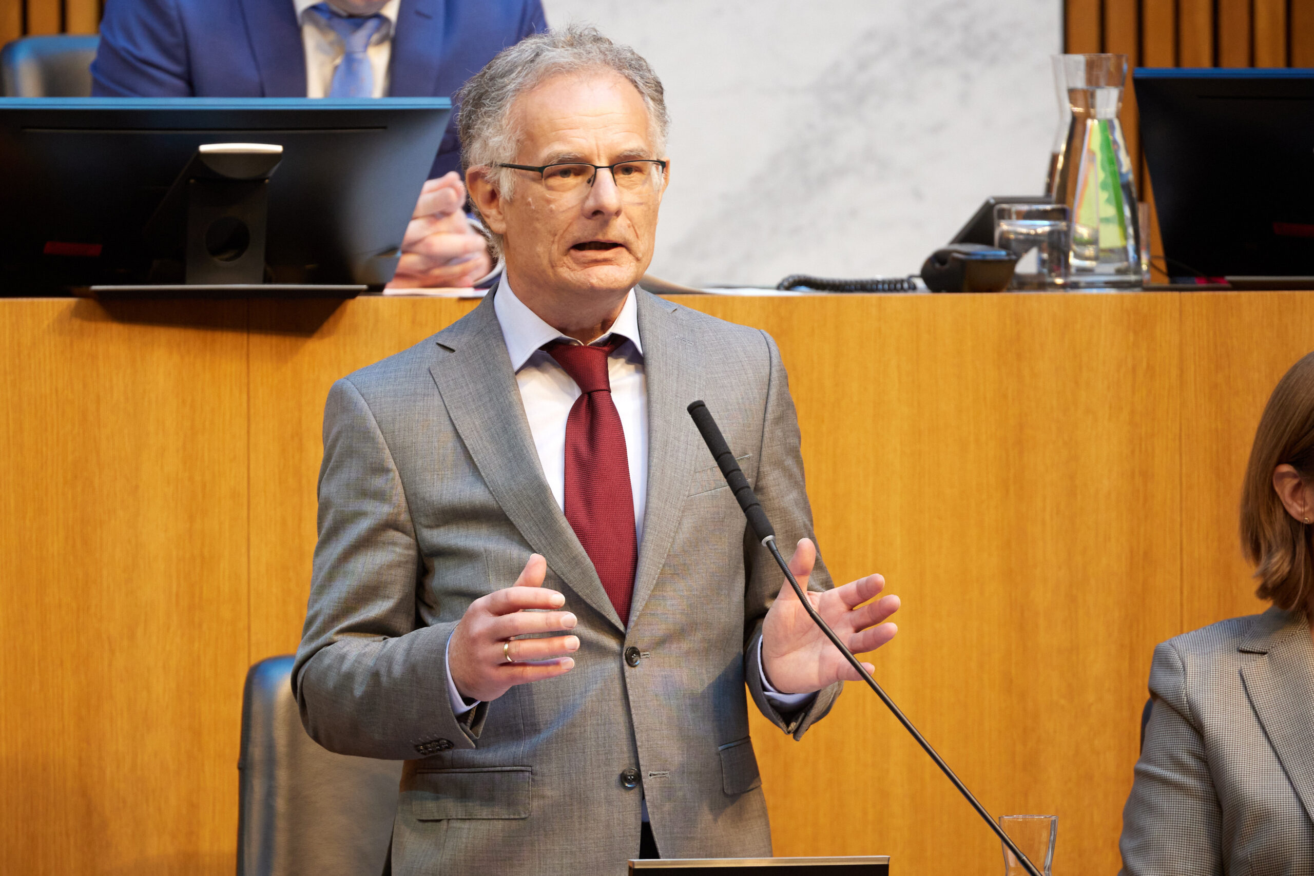 Doppelbudget 2027/2028: Sparen bei Beschäftigten und Klima, Entlastung für Unternehmen
